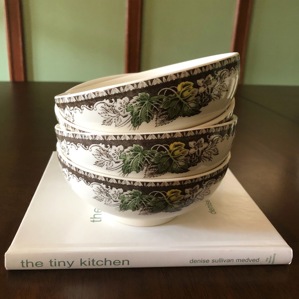 Set of 4 bowls